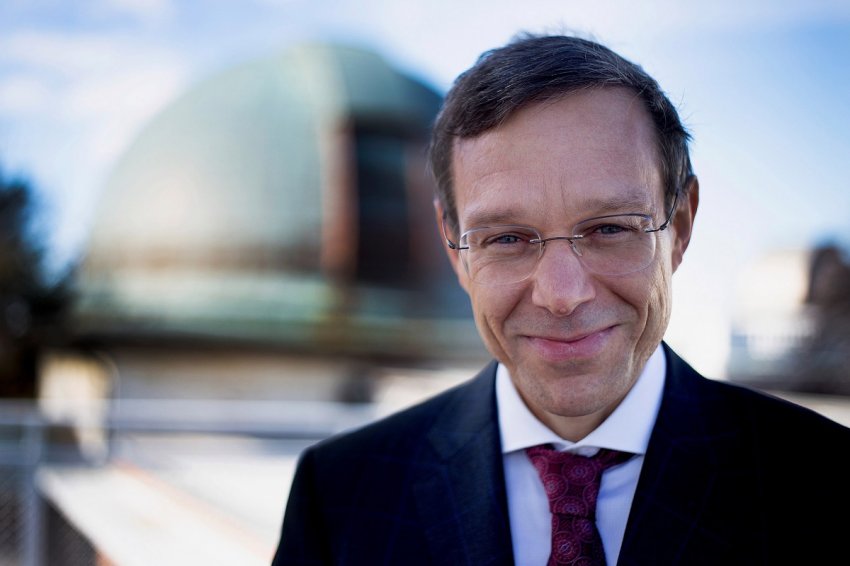 Гарвардский астроном Ави Лоэб уверен что нас посетил инопланетный объект