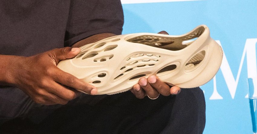 Ким Кардашьян официально подала на развод с рэпером Канье Уэстом