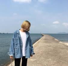 Названы теплые модные куртки на весну 2021 года