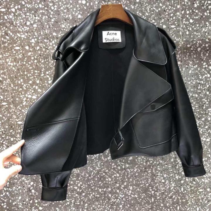 Названы теплые модные куртки на весну 2021 года