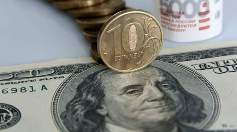 США может ввести санкции против российского госдолга, что может отразиться на рубле