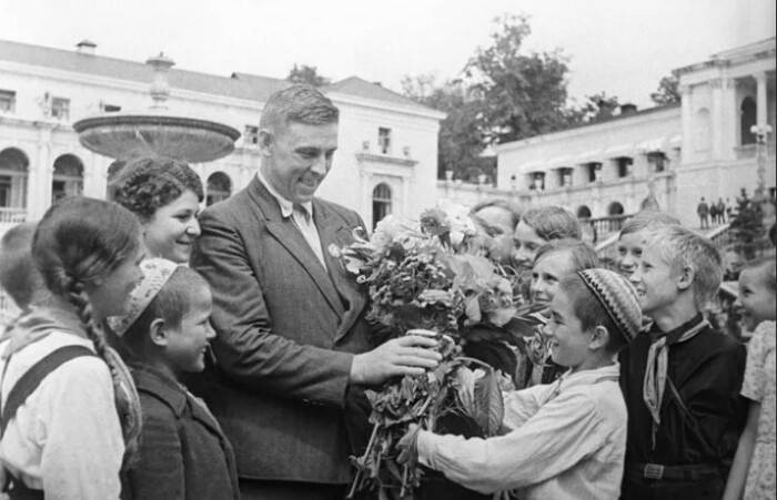 История советского шахтера Алексея Стаханова История советского шахтера Алексея Стаханова