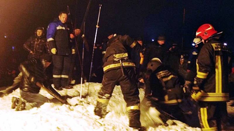 Пострадавшая от схода лавины в Мурманской области девочка, найдена под завалами Пострадавшая от схода лавины в Мурманской области девочка, найдена под завалами