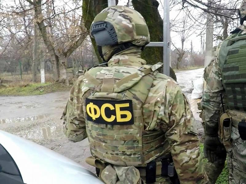 Хотел поквитаться с одноклассниками: в Сочи сотрудниками ФСБ задержан школьник Хотел поквитаться с одноклассниками: в Сочи сотрудниками ФСБ задержан школьник