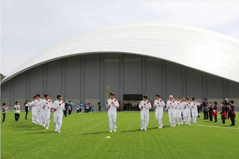 Как проходит эстафета олимпийского огня в 2021 году отложенная на целых 370 дней