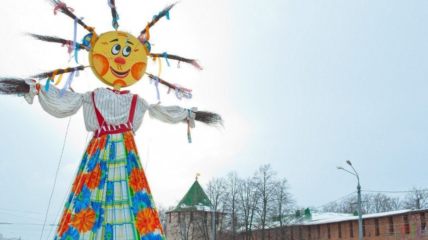 Почему на Масленицу в России принято сжигать чучело и есть блины