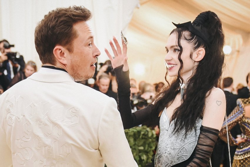 Певица Граймс продала цифровое имущество на сумму 6 миллионов долларов