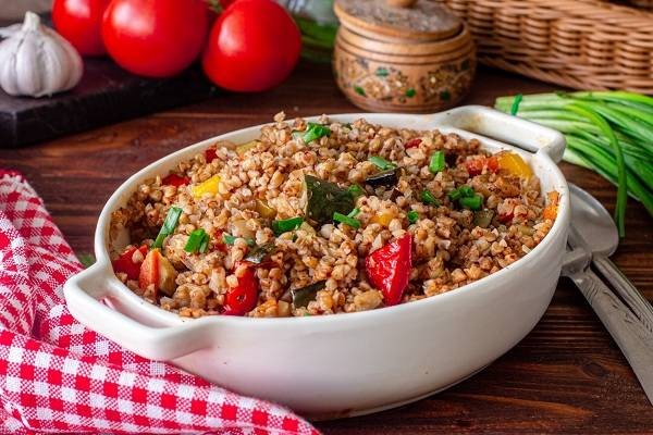 Гречка стала любимой едой и стратегическим продуктом для россиян Гречка стала любимой едой и стратегическим продуктом для россиян