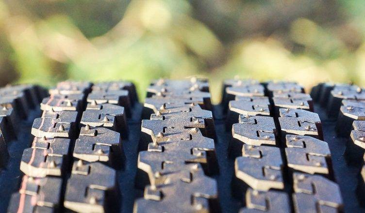 Можно ли ездить на зимних шинах при сухой погоде