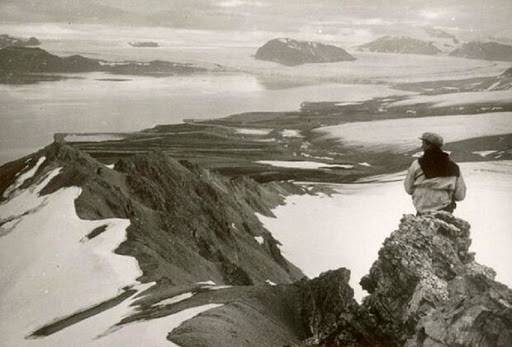 Как Джон Фосс выжил с помощью весла и шкуры тюленя, прожив шесть лет на камне посреди океана