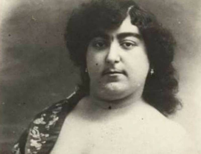 Почему в XIX веке усатых женщин считали красавицами