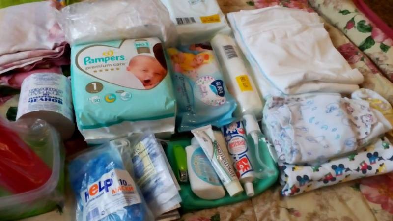 Что нужно собрать в роддом для мамы и малыша в 2021 году
