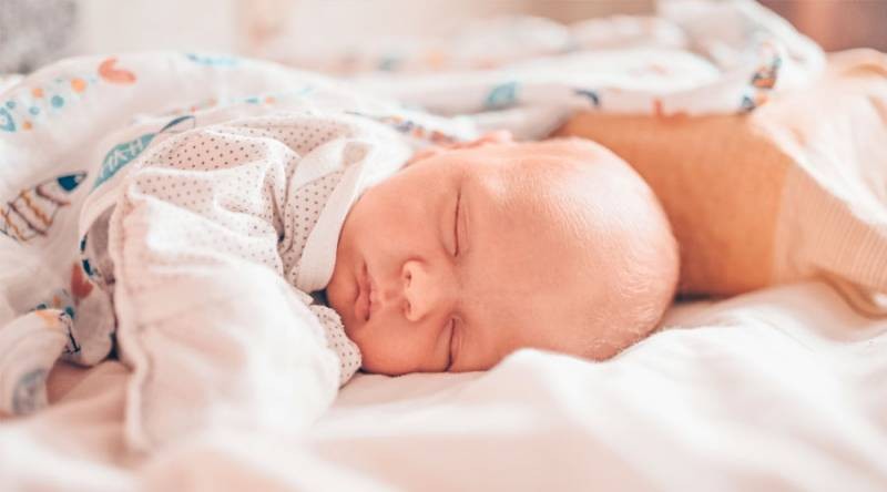 Что нужно собрать в роддом для мамы и малыша в 2021 году