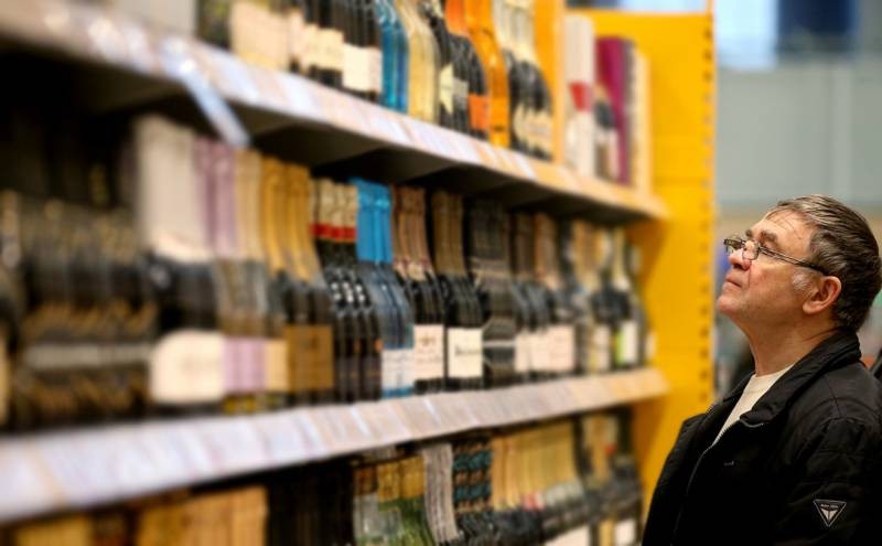 Продажа алкоголя под вопросом: запретят ли спиртное на майские праздники в 2021 году