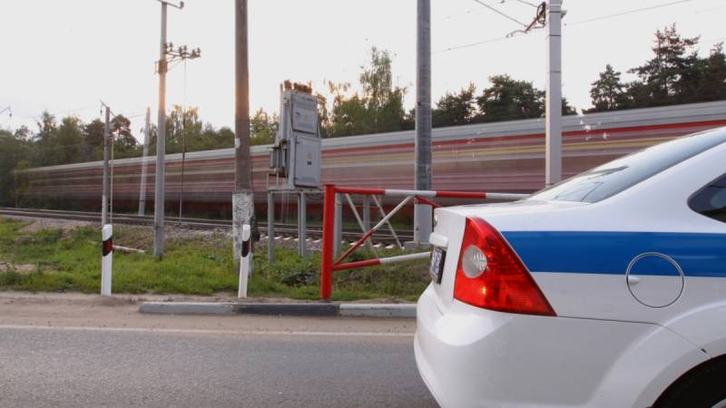 В России был увеличен штраф для водителей за нарушение ПДД на железнодорожном переезде