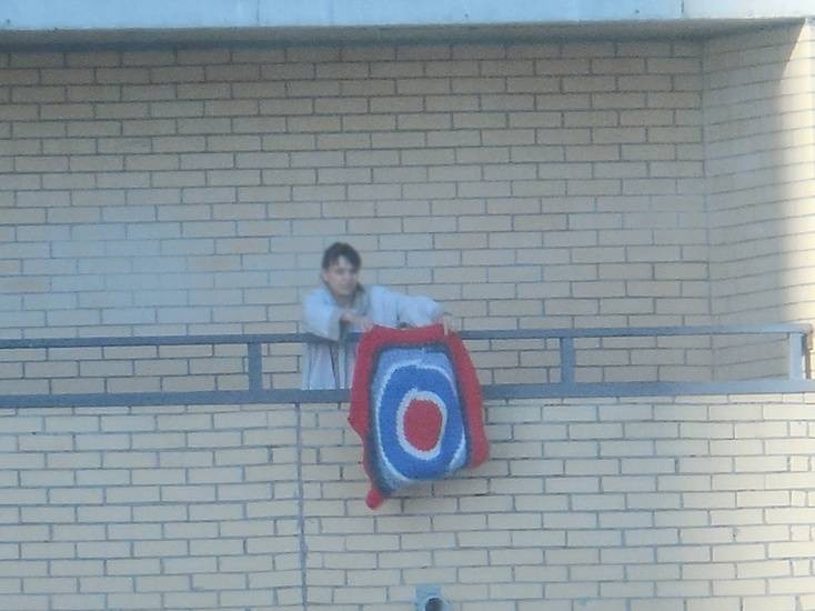 Разрешается ли по закону вытряхивать домашние вещи с балкона