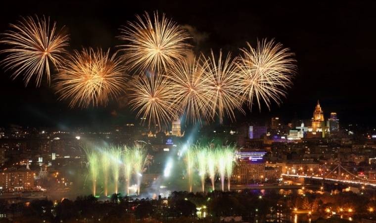 Салют 9 мая 2021 в Москве прогремит на 16-ти площадках города