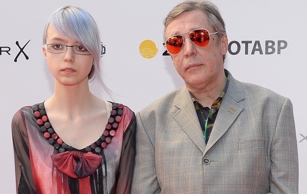 Дочь Ефремова готовится к гормональной терапии для смены пола