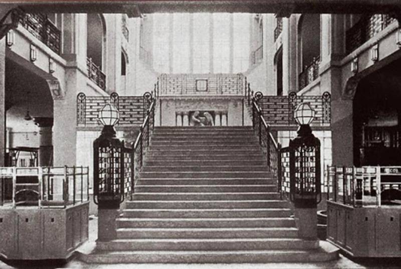 Китайские инвесторы избавляются от здания Военторга