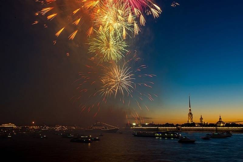 Салют 9 мая 2021 года в Санкт-Петербург состоится вместо праздничного фейерверка