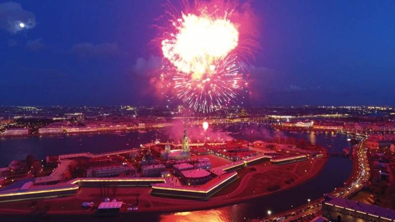 Салют 9 мая 2021 года в Санкт-Петербург состоится вместо праздничного фейерверка