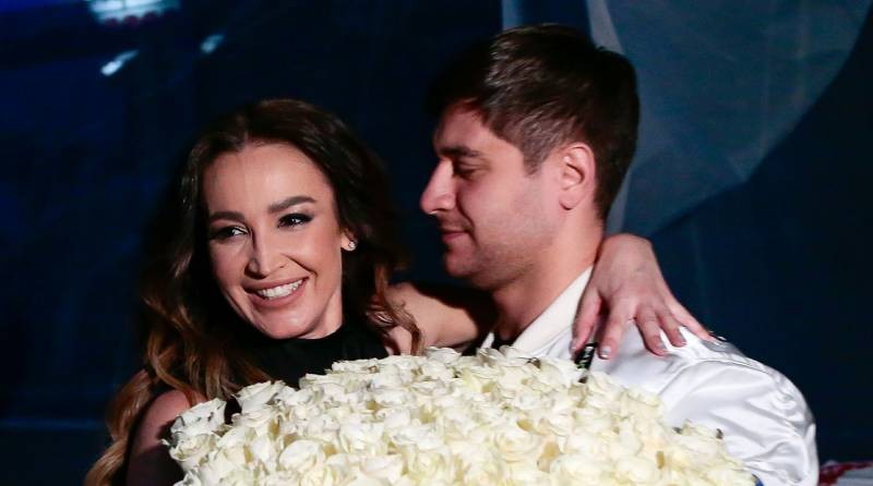 Ольга Бузова вышла на связь с поклонниками, находясь в больничной палате