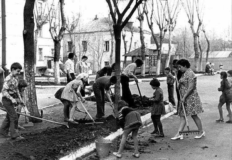 Для чего нужны были субботники и как к ним относились