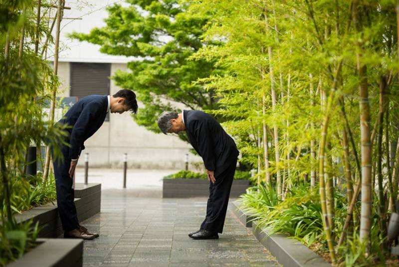 Какие жесты и слова могут быть восприняты в других странах, как враждебные и неприличные