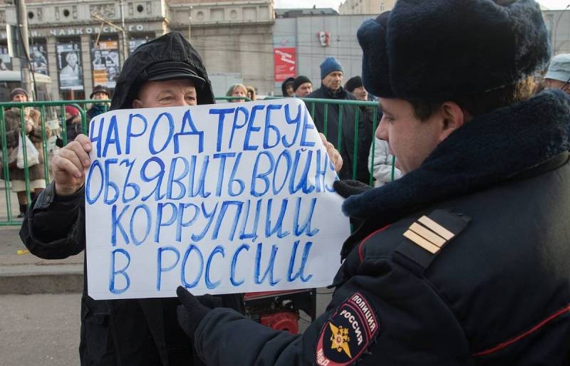 Одно из двух: или государственная служба, или недвижимость на Западе