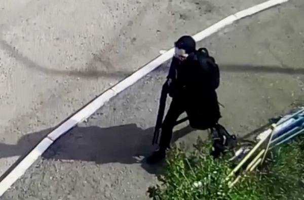 Прохожие не остановили казанского стрелка с ружьем 11 мая 2021 года