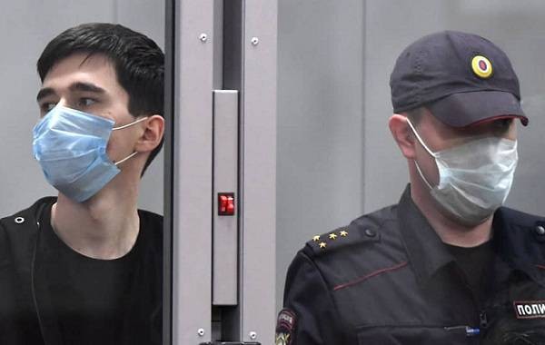 Прохожие не остановили казанского стрелка с ружьем 11 мая 2021 года