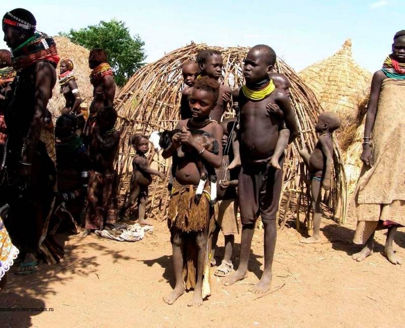 Самый грязный народ в мире: почему люди из племени бергдамы боятся воды и никогда не моются