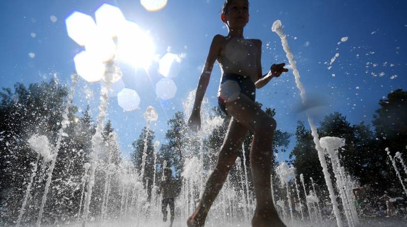 Сколько продолжится жара в России и когда придет настоящее лето