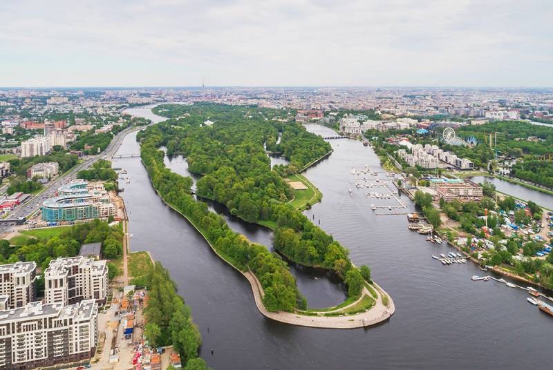 Традиционный Фестиваль тюльпанов в 2021 году проходит на Елагином острове в Санкт-Петербурге