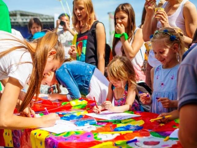 В День защиты детей 1 июня для москвичей пройдут праздничные мероприятия по всему городу В День защиты детей 1 июня для москвичей пройдут праздничные мероприятия по всему городу
