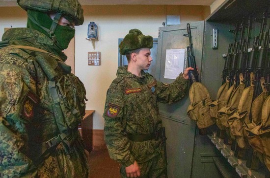 Как правительство России повышает оклады военнослужащим в 2021 году