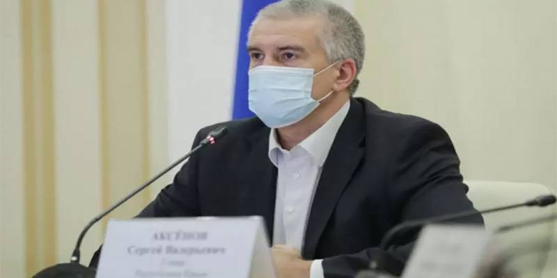 Совещание в Крыму и человек, появившийся из шкафа: на полуострове объяснили инцидент Совещание в Крыму и человек, появившийся из шкафа: на полуострове объяснили инцидент