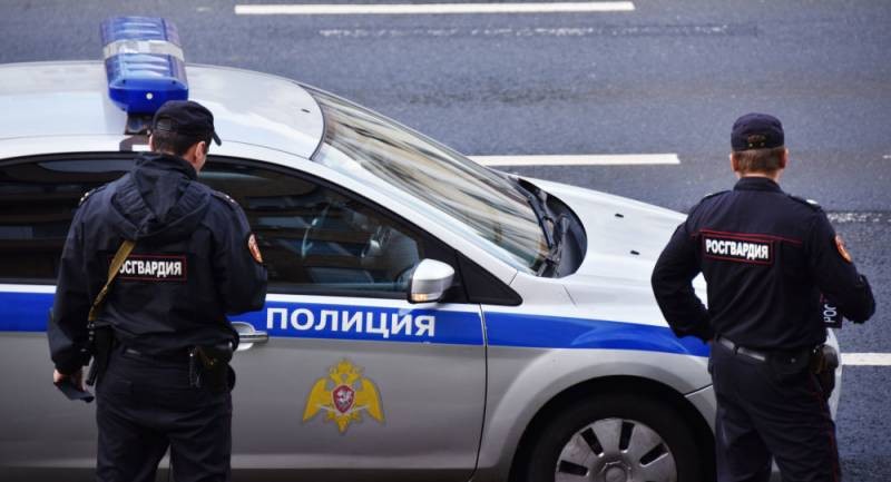 Екатеринбургский стрелок с балкона открыл огонь по людям и правоохранителям 30 мая 2021 года Екатеринбургский стрелок с балкона открыл огонь по людям и правоохранителям 30 мая 2021 года