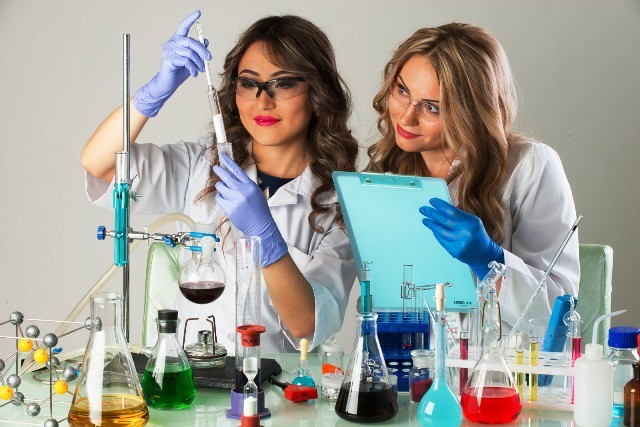 День химика в России празднуют 31 мая