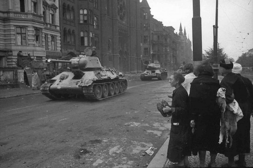 Евгений Халдей: фотограф Второй Мировой Войны