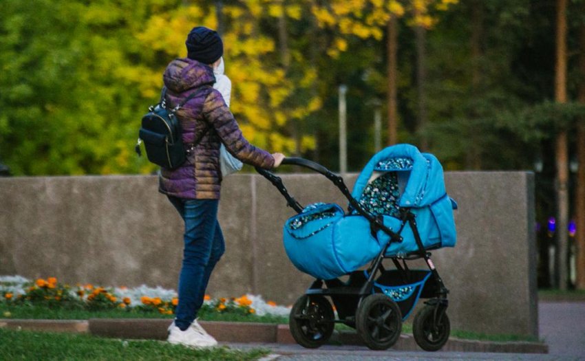 Какие выплаты положены матерям-одиночкам в России в 2021 году