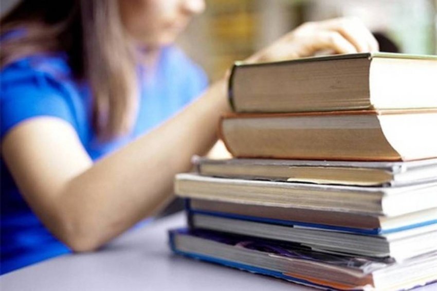 День филолога в России отмечают 25 мая