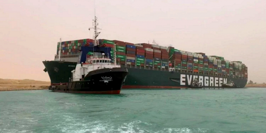 Руководство Суэцкого канала признало капитана Ever Given виновным в аварии