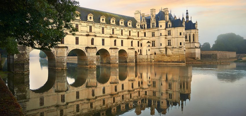 Зачем в древности родовые замки непременно защищали рвами