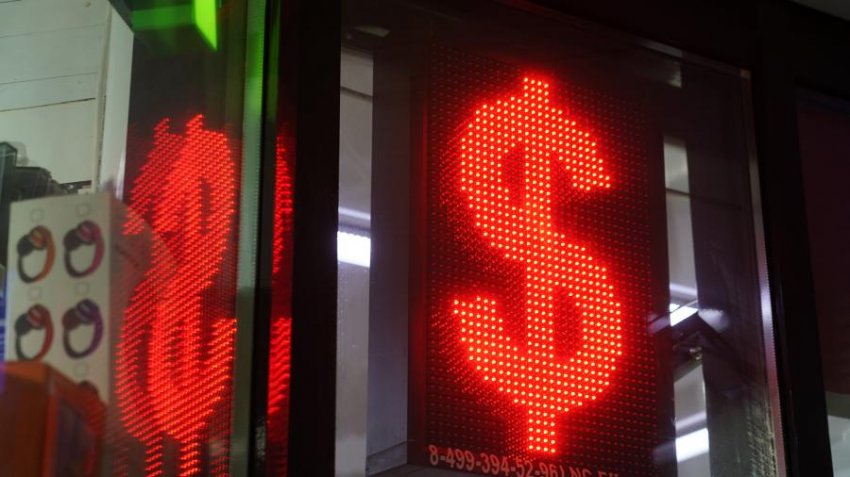 Аналитики озвучили прогнозы по курсу доллара летом 2021 года  