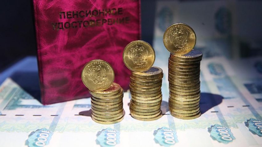 Какой размер пенсий положен работающим пенсионерам в России в 2021 году