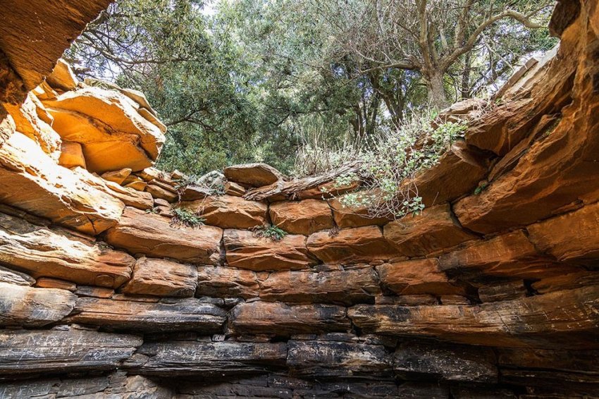 Греция: загадка древних "Домов Дракона"