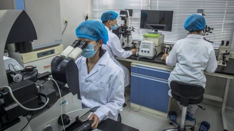 Каким образом супруга вирусолога из Уханя могла заразиться ковидом еще до пандемии