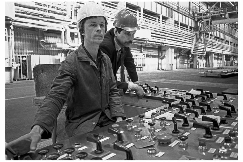 Почему в СССР целых 11 лет люди работали почти без выходных