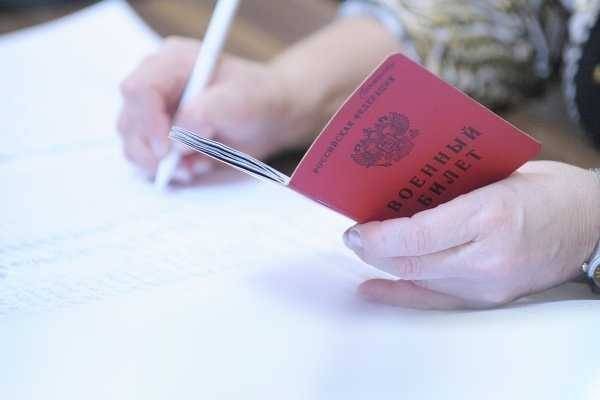 Как и в каком возрасте граждане РФ снимаются с военного учета